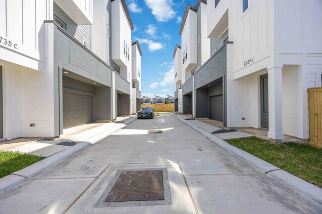 6735 Peerless St in Houston, TX - Building Photo - Building Photo