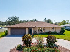 1008 Pine Forest Ct in Venice, FL - Building Photo - Building Photo