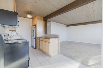 Olympic View Apartments in Bremerton, WA - Building Photo - Interior Photo