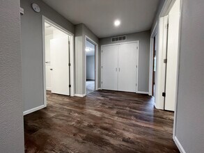 2322 College St, Unit 10 in Cedar Falls, IA - Building Photo - Building Photo