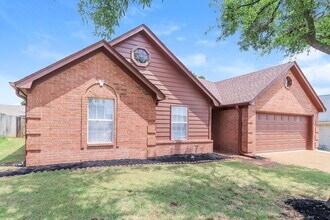 6888 Skylar Mill Ave in Cordova, TN - Foto de edificio - Building Photo