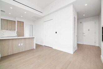 200 E 23rd St in New York, NY - Building Photo - Building Photo