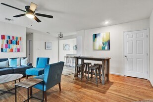 2444 Cincinnati Ave in San Antonio, TX - Building Photo