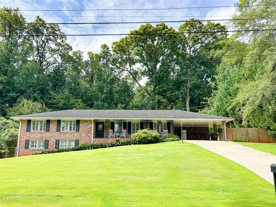 2349 Academy Ct NE in Atlanta, GA - Building Photo