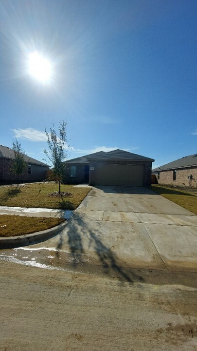 1425 Waverley Dr in Greenville, TX - Building Photo