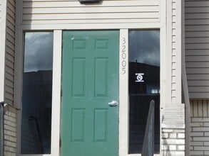 32005 W 12 Mile Rd in Farmington Hills, MI - Building Photo - Building Photo