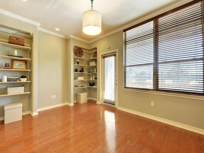 305 E 31st St in Austin, TX - Foto de edificio - Building Photo