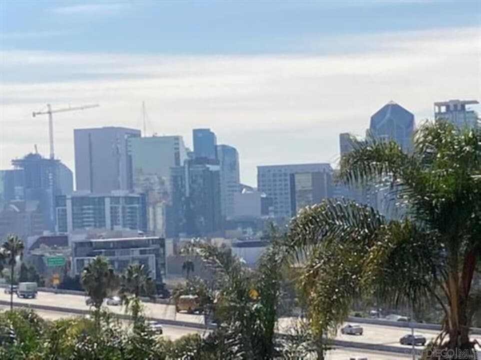 811 W Nutmeg St in San Diego, CA - Building Photo