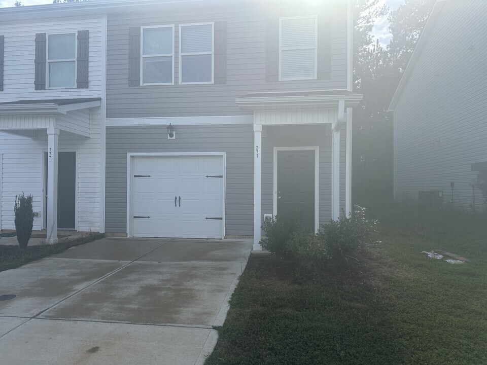 271 Oakwood Dr NW in Milledgeville, GA - Building Photo