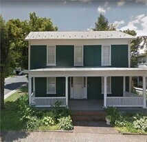 326 E Main St in Luray, VA - Building Photo