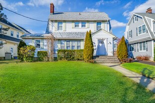 25 Aldred Ave in Rockville Centre, NY - Building Photo