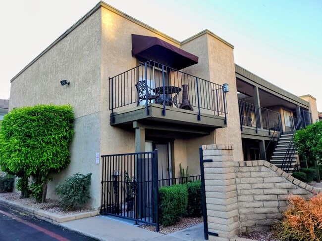 property at 2228 E Campbell Ave