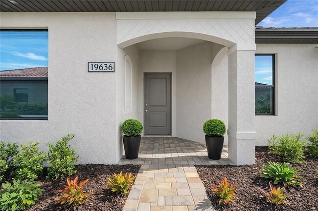 19394 Hinkley Dr in Estero, FL - Foto de edificio - Building Photo