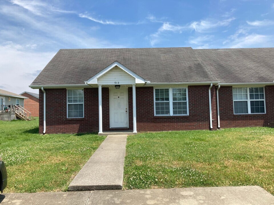 913 Bagwell Dr in Murray, KY - Building Photo