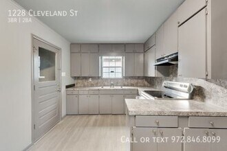 1228 Cleveland St in Greenville, TX - Building Photo - Building Photo