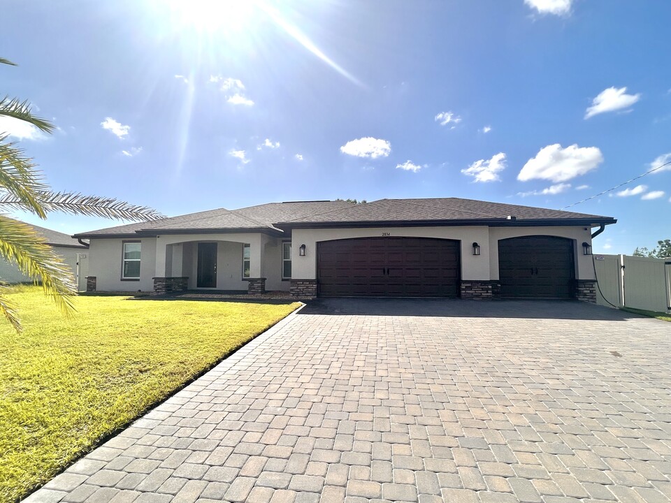 2834 NW 25th Ln in Cape Coral, FL - Building Photo