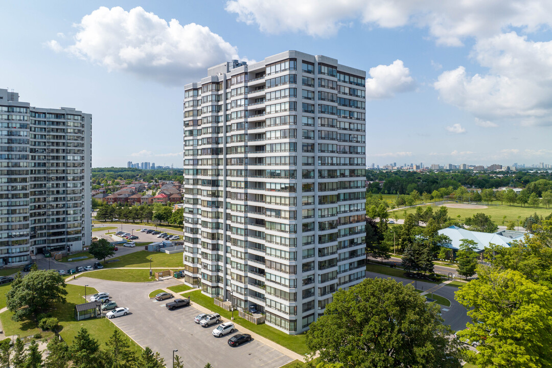 The Ambassadors I in Toronto, ON - Building Photo