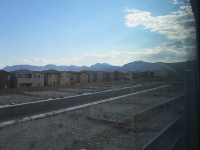 10415 Lilac Square Ave in Las Vegas, NV - Building Photo - Building Photo