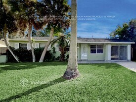 8380 Jacaranda Ave in Seminole, FL - Building Photo