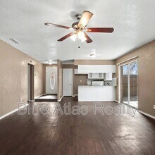 805 Cherry Hills Dr in Lancaster, TX - Building Photo - Building Photo