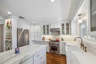 4529 Wedgewood Dr in Bellaire, TX - Building Photo - Building Photo
