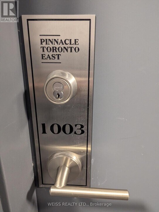 3260 Sheppard Ave E in Toronto, ON - Building Photo