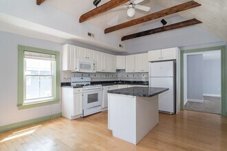 41 W Central St in Natick, MA - Building Photo - Building Photo