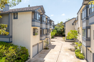 Cambridge in La Jolla, CA - Building Photo - Building Photo