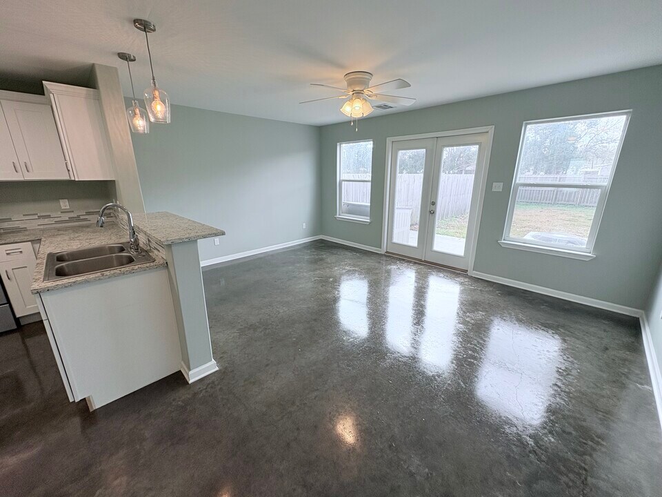 1610 Dehart Dr, Unit C in New Iberia, LA - Building Photo