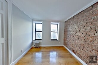 E 100TH ST. in New York, NY - Foto de edificio - Building Photo