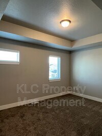 241 NW Greenway Pl photo'