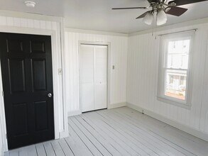 241 Market St in Auburn, PA - Foto de edificio - Building Photo