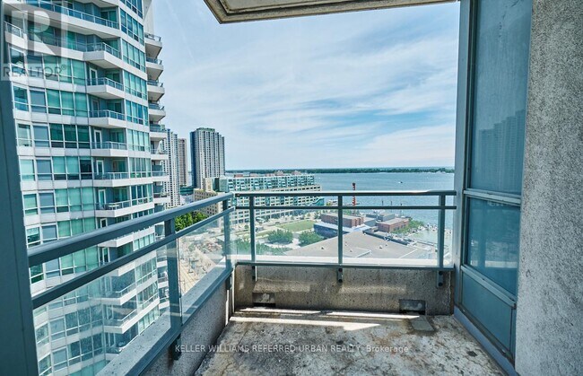 230-2230 Queens Quay W