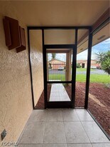 6497 Royal Woods Dr in Ft. Myers, FL - Building Photo