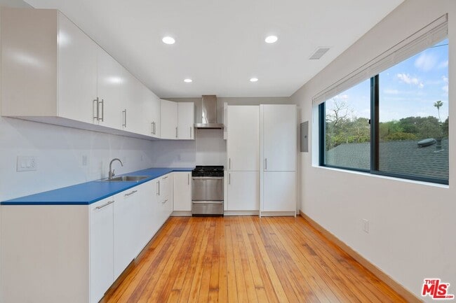 property at 1/2 N Figueroa St