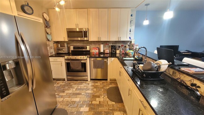 2271 NW 47th Terrace in Lauderhill, FL - Building Photo - Building Photo