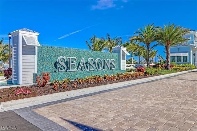 16542 Crescent Beach Way in Bonita Springs, FL - Foto de edificio