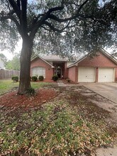 11306 Yorkshire Oaks Dr in Houston, TX - Building Photo - Building Photo