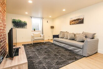 5115 N Concord Ave, Unit B in Portland, OR - Building Photo - Building Photo