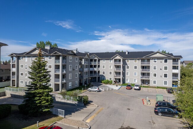 Cassils Manor in Brooks, AB - Building Photo - Building Photo