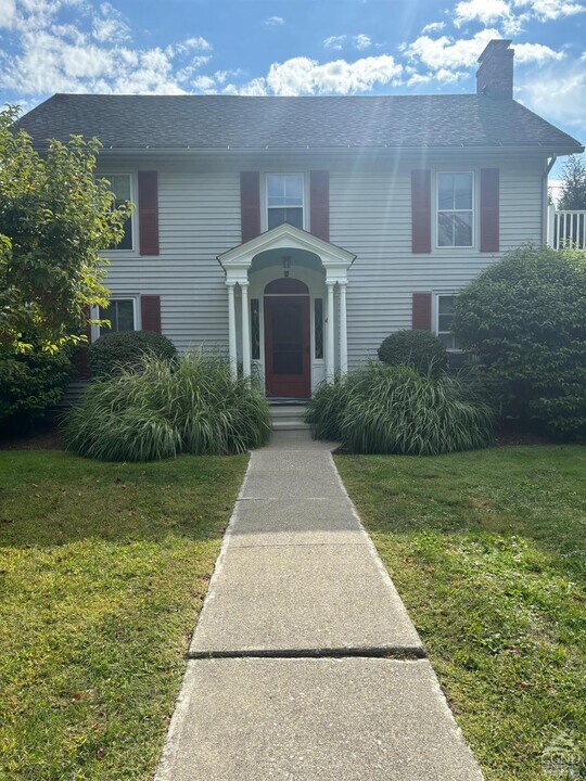 66 Main St in Millerton, NY - Foto de edificio