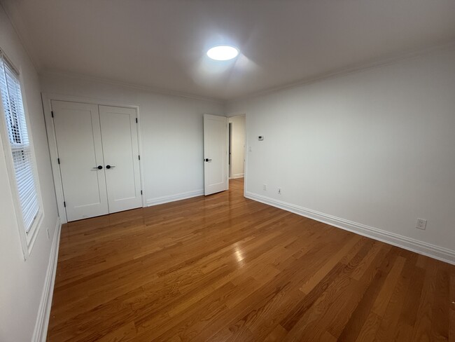 260 Gainsborg Ave E, Unit #2 in West Harrison, NY - Building Photo - Building Photo