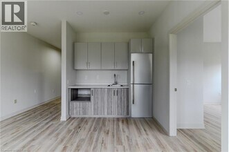 152 N Park St in Brantford, ON - Building Photo - Building Photo