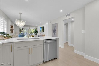 1300 Gulf Shore Blvd N in Naples, FL - Building Photo - Building Photo