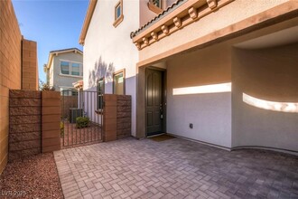 11246 Ventura Grass Ct in Las Vegas, NV - Building Photo - Building Photo