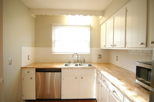 5510 Country Dr, Unit Apt 42 in Nashville, TN - Building Photo - Building Photo
