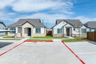 Avilla Boat Club in Fort Worth, TX - Foto de edificio - Building Photo