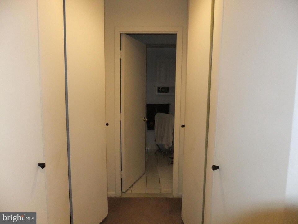 1640 Oakwood Dr-Unit -W216 in Narberth, PA - Building Photo
