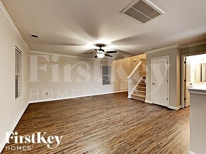 2434 Cairns Mill Court in Charlotte, NC - Foto de edificio - Building Photo