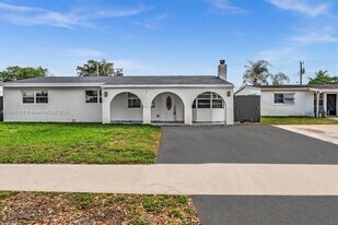 7110 Liberty St in Hollywood, FL - Building Photo